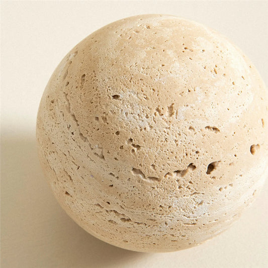 Sphère en travertin